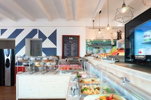 Desayuno buffet incluido todos los días