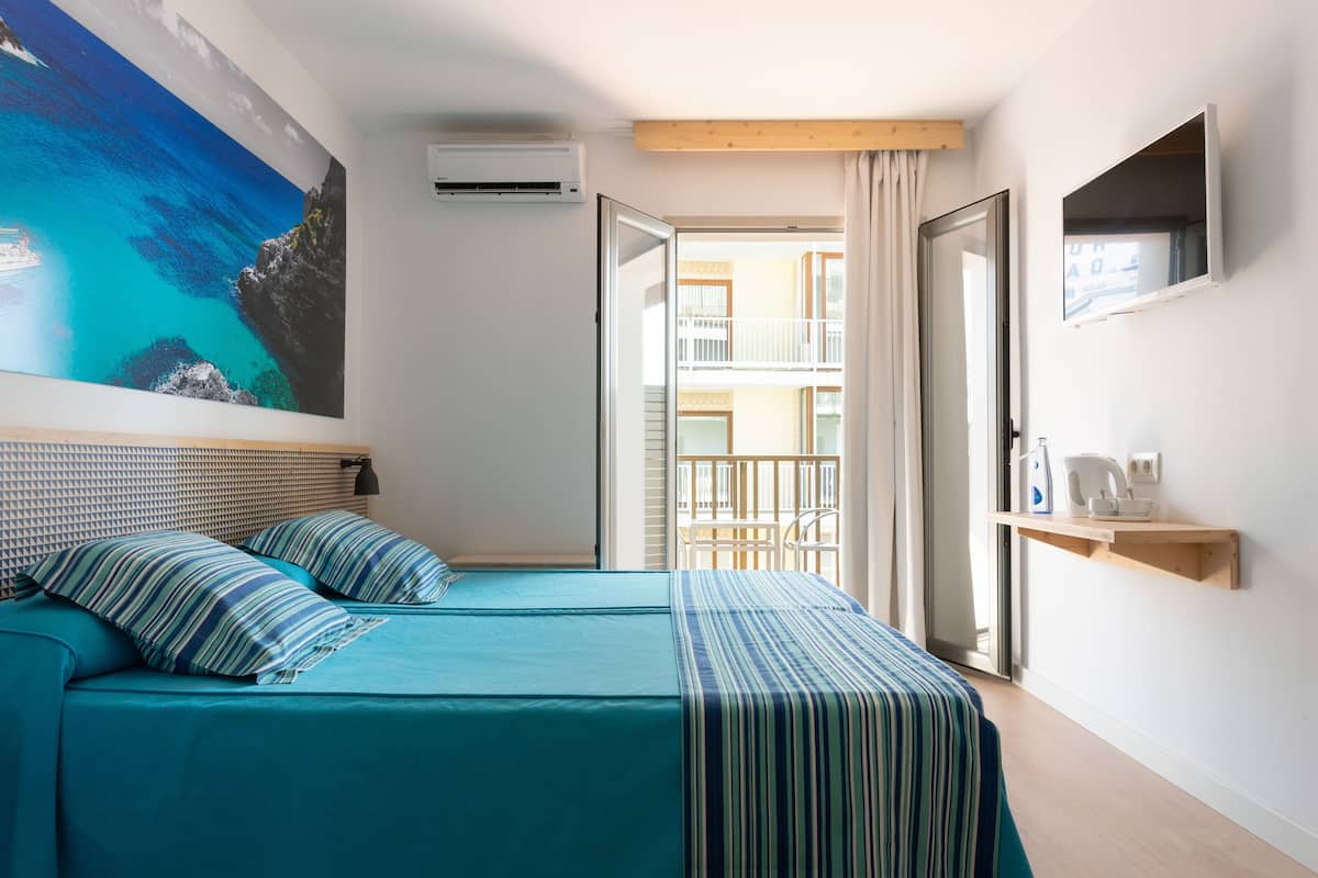 Standard Room, 1 Double Bed, Balcony, Partial Ocean View