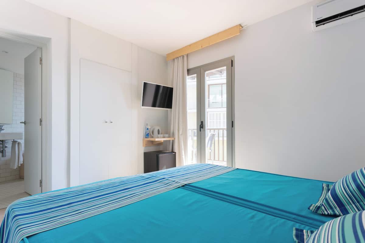 Standard Twin Room, Balcony, Partial Sea View | Minibar, in-room safe, iron/ironing board, free WiFi