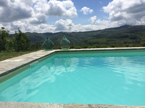 Authentisches Steinhaus im Herzen des Piemont - mit Pool und wilder Aussicht
