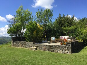 Outdoor dining - Authentic stone house in the heart of Piedmont - with pool and wild views (Cessole)