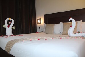 Family Studio, City View | Television - Hotel Royal Lahore (Lahore)