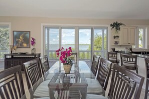 Dining - Oceanfront 4-Bed 3-Bath home with pool (Key West)