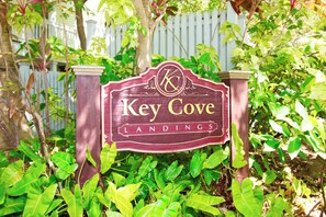 Exterior detail - Oceanfront 4-Bed 3-Bath home with pool (Key West)