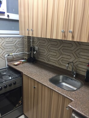 冰箱、微波炉、烤箱、炉灶