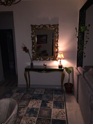 المنشأة من الداخل