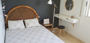5 bedrooms, iron/ironing board, free WiFi