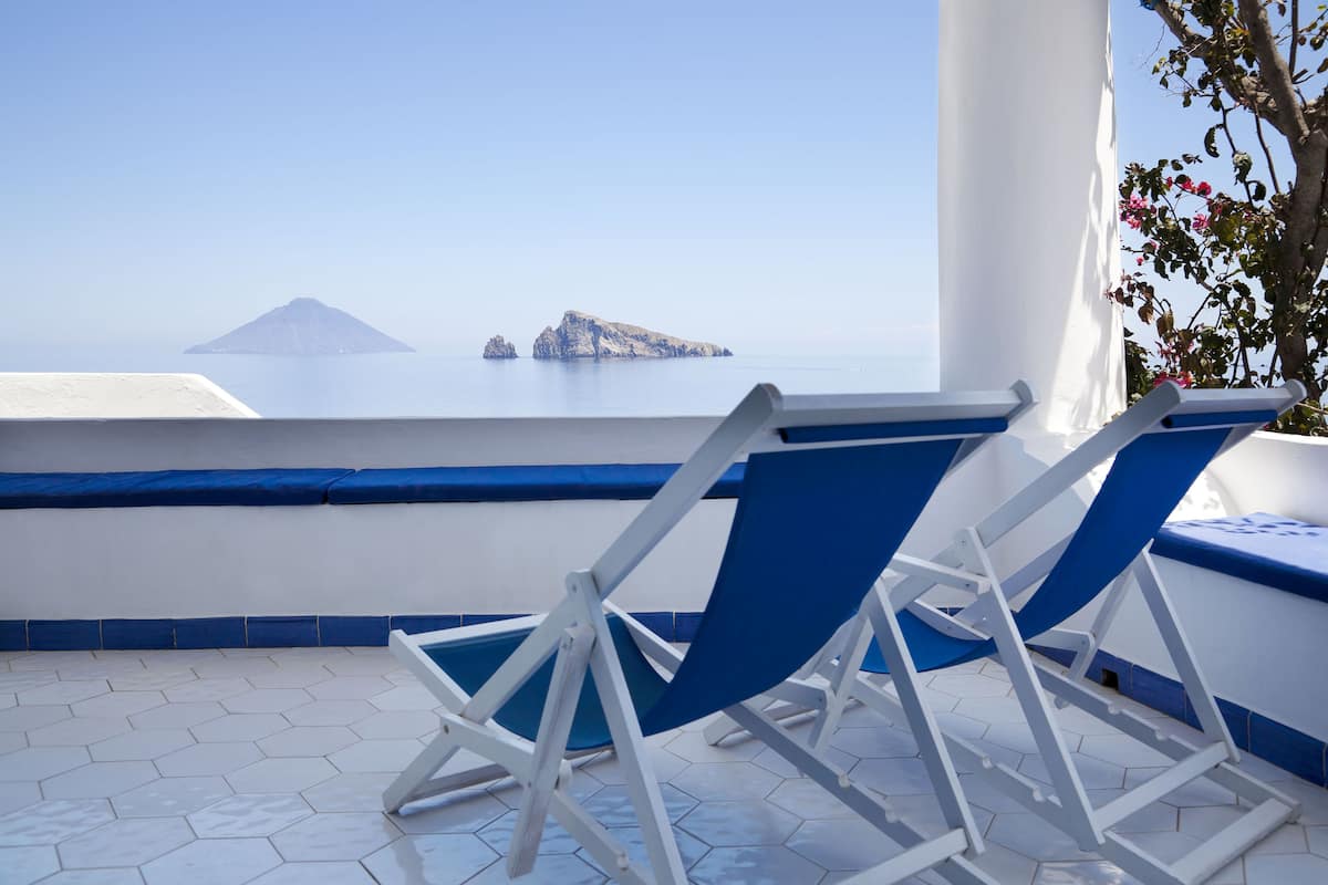 Deluxe Apartment, 2 Bedrooms, 2 Bathrooms, Sea View | Egyptian cotton sheets, premium bedding, in-room safe