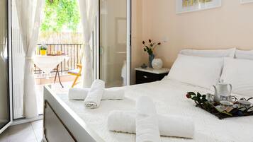 1 bedroom, desk, iron/ironing board, WiFi