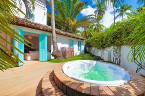 Casa família (France) | Frigobar, ferros/tábuas de passar roupa, Wi-Fi de cortesia