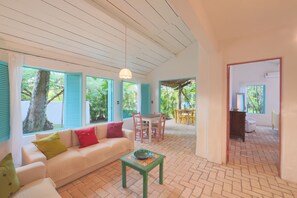 Family House (France) | Minibar, iron/ironing board, free WiFi, bed sheets - Pousada Patacho (Porto de Pedras)