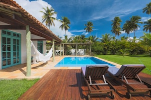 Minibar, tabla de planchar con plancha, wifi gratis y ropa de cama