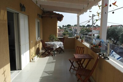 Israeli Home is an accommodation offering garden views.