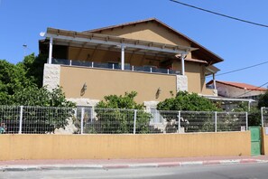 Exterior - Israeli Home is an accommodation offering garden views. (Rehovot)