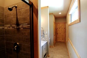 Ensemble douche/baignoire, articles de toilette écologiques