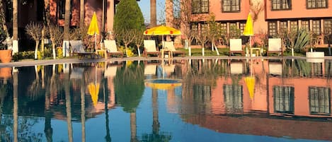 Seasonal outdoor pool, pool umbrellas, sun loungers