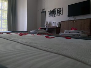 Minibar, coffres-forts dans les chambres, ameublement personnalisé
