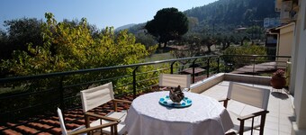 BILLIAS HOUSE VOURVOUROU 4-room house, 8 people with great views of the sea