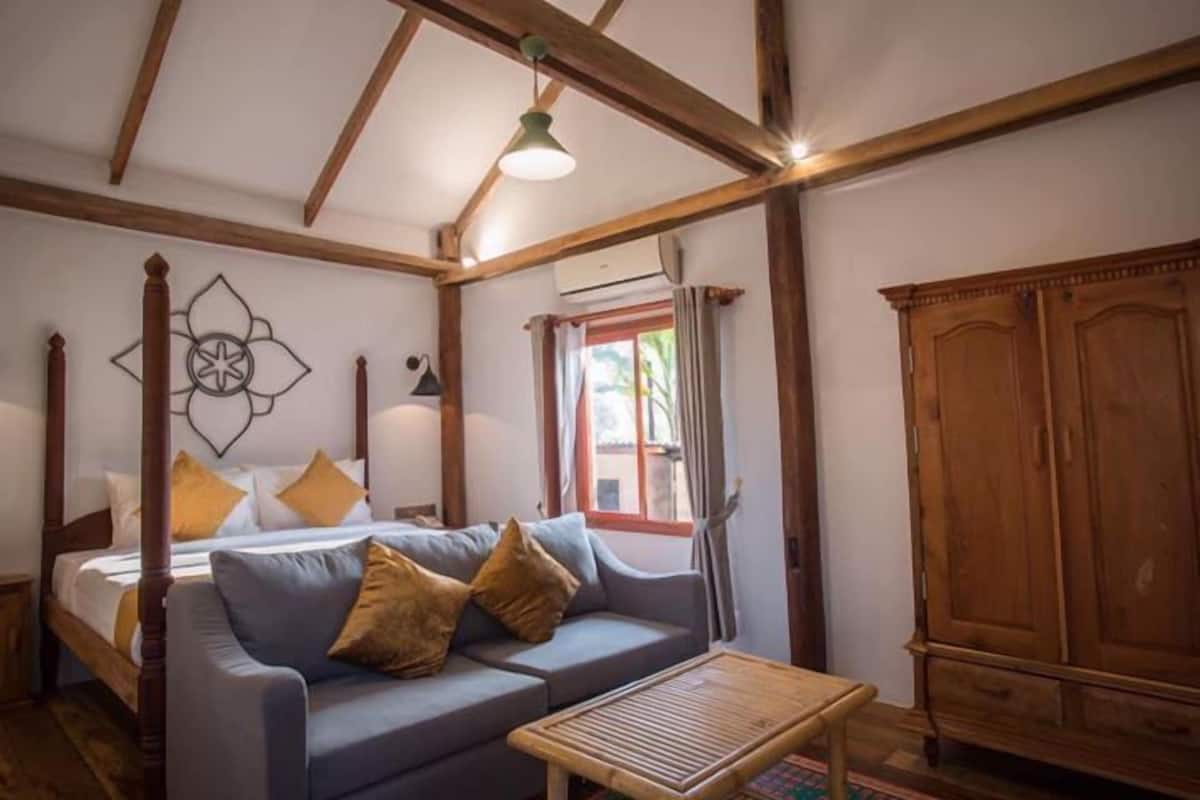 Ropa de cama de alta calidad y tabla de planchar con plancha