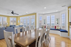 Dining - Oceanfront, private pool,hot tub,elevator located in the Dolphin Ridge community (Emerald Isle)