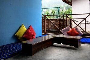 Property grounds - A warm, calm serene property to help you connect to nature (MANALI)