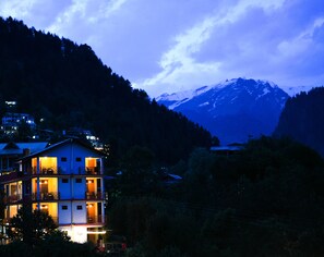 Exterior - A warm, calm serene property to help you connect to nature (MANALI)
