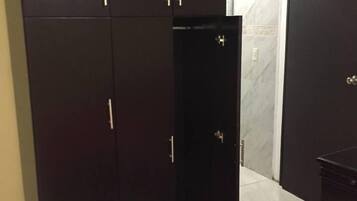 Phòng cơ bản, 1 giường cỡ queen | Truy cập Internet không dây miễn phí, bộ trải giường