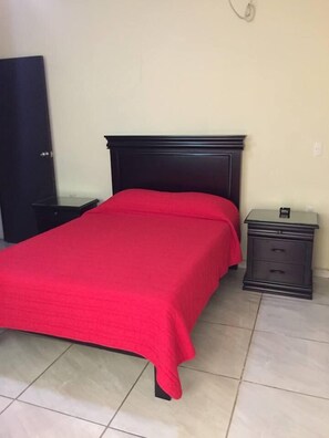 Basic Room, 1 Queen Bed | Free WiFi, bed sheets - Posada del Mar (Mazatlán)