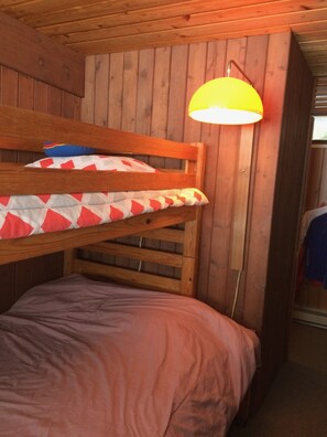 3 bedrooms, free WiFi, bed sheets