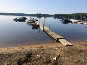 Plage, chaises longues, serviettes de plage