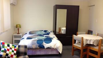 Iron/ironing board, free WiFi, bed sheets