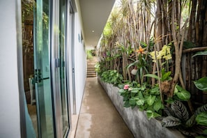 Basic-Zimmer, 1 Queen-Bett | Blick auf den Garten
