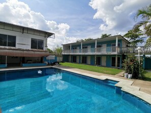 Outdoor pool - OYO Hotel Cedros & Spa (Villahermosa)