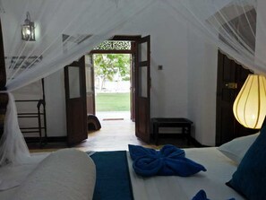 Blackout drapes, iron/ironing board, free WiFi, bed sheets - Arunalu Lake Front (Koggala)