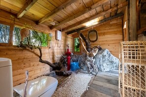 Economy Cabin (BUGDAY AMBARI) | Bathroom | Shower, slippers, towels, shampoo - 3 Oda Butik Otel (Kas)