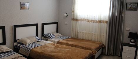 5 Schlafzimmer, Schreibtisch, schallisolierte Zimmer