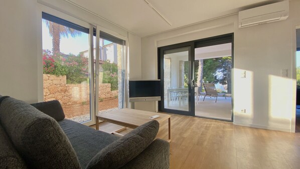 TV, DVD-spiller og bøker