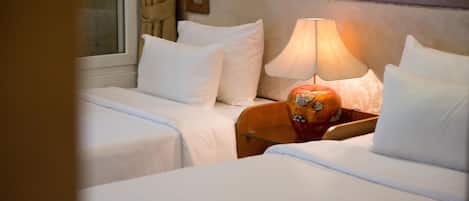 Deluxe Twin Room, Non Smoking | Minibar, in-room safe, individually decorated, individually furnished