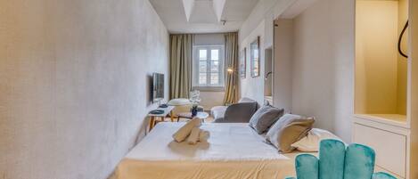 WiFi (無料)、ベッドシーツ