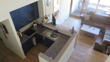 Tv, dvd-spelare och ett musikbibliotek