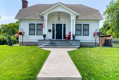 Brand New Modern Guest House in the perfect Location. Safe, and comfortable.