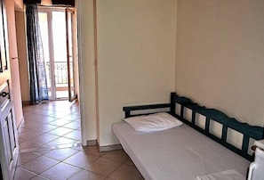 Cribs/infant beds, bed sheets - Odysseia Apartments (Lefkada)