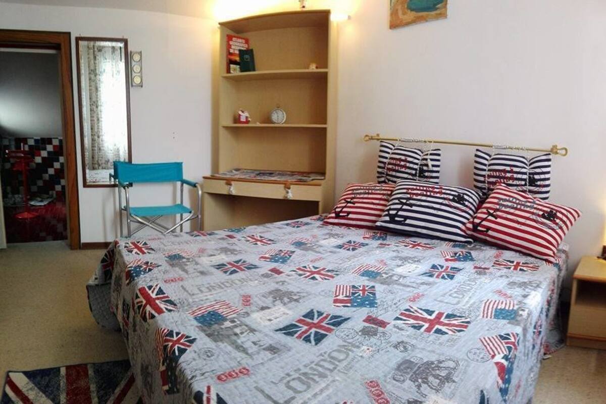 Design Room, 1 Double Bed, Courtyard View | Premium bedding, down comforters, in-room safe, blackout drapes