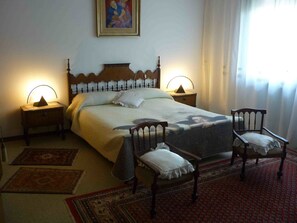 Premium bedding, down comforters, in-room safe, blackout drapes - Ca' D'Artisti Bed & Breakfast (Caorle)