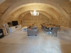 Dining - Spacious Farmhouse/Villa with large 60 SQM pool and garden In Gozo (Gharb, Gozo)