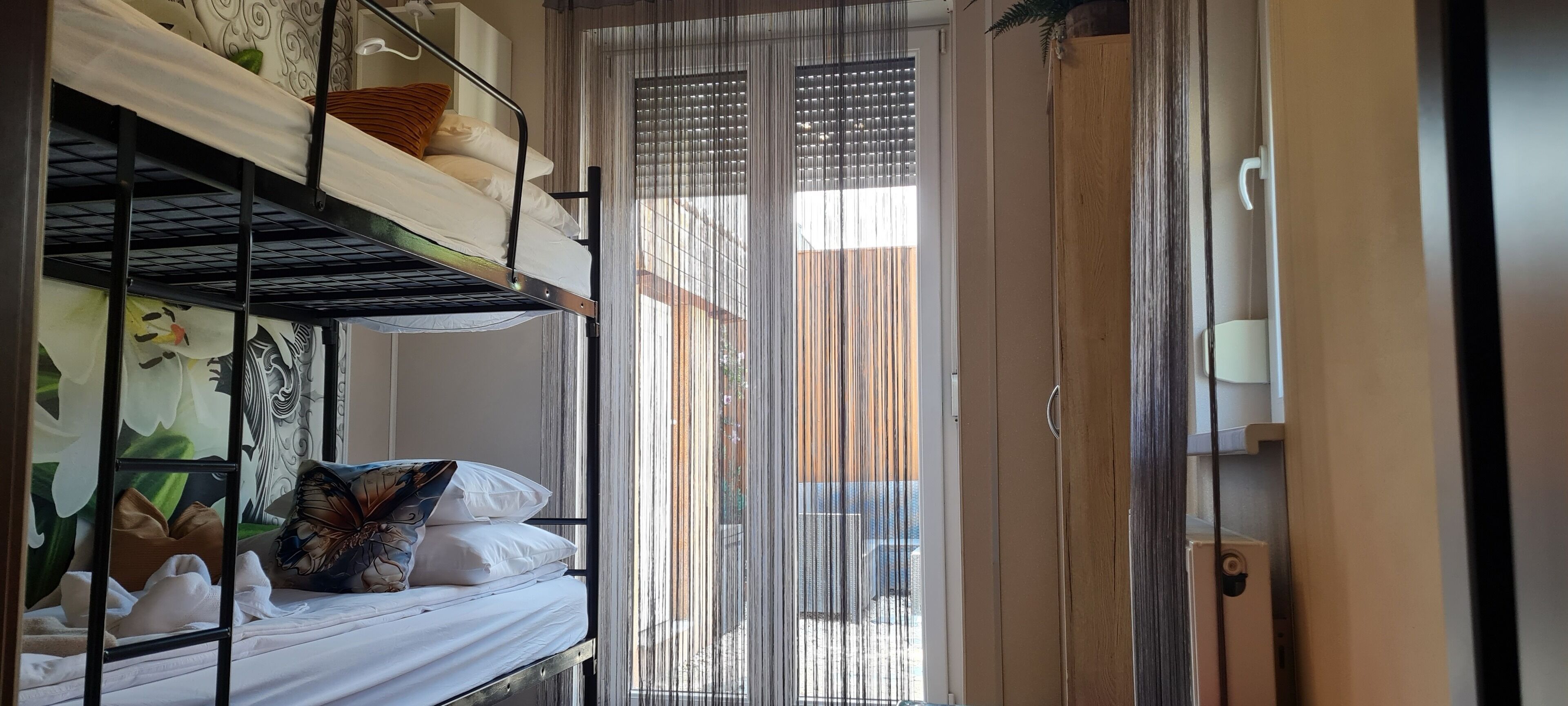 2 habitaciones, tabla de planchar con plancha y wifi gratis 