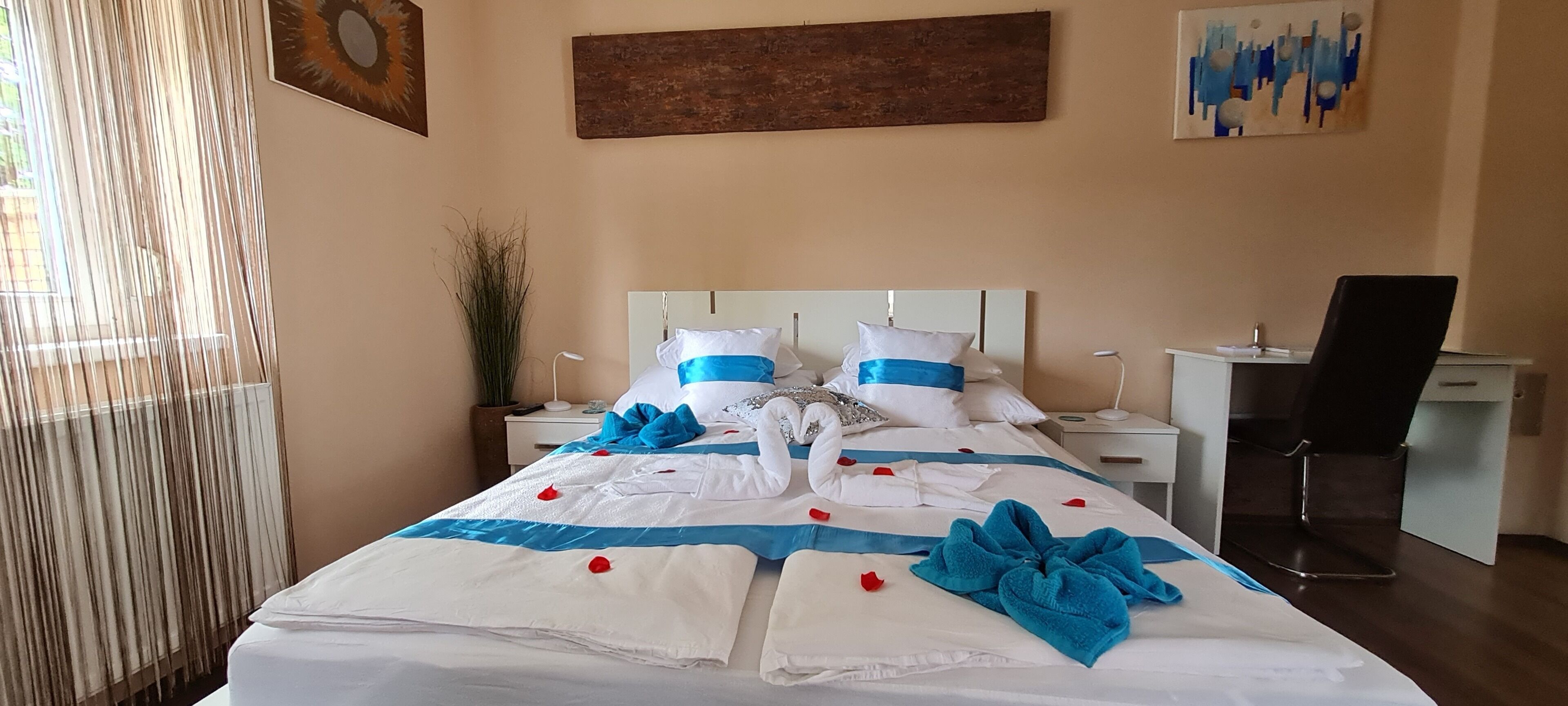 2 bedrooms, iron/ironing board, free WiFi, bed sheets