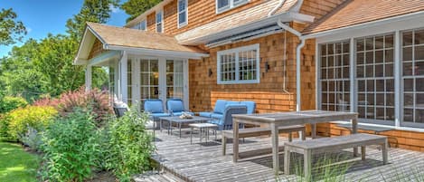 屋外ダイニングエリア