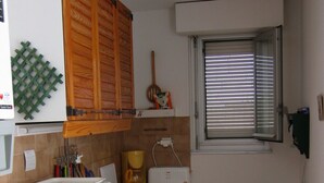 A compact kitchen with a microwave, toaster, and coffee maker. - Very nice apartment. 5 rooms with terraces, 8 persons 150m. Beach (La Grande-Motte)