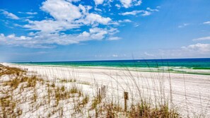 On the beach - Beach Service Included! Gulf-front, Okaloosa Island, Dune Point 701 (Fort Walton Beach)
